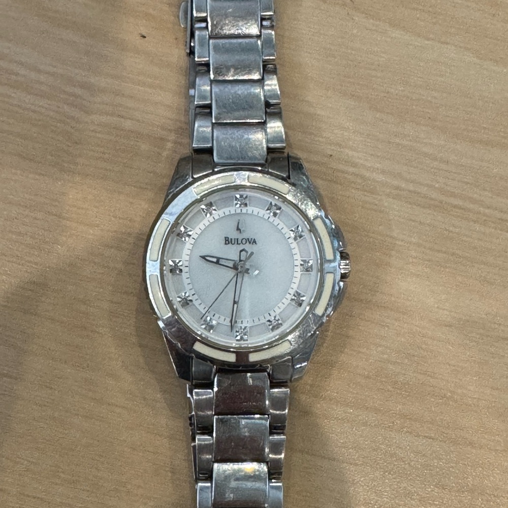 Bulova Women's Classic 3-Hand Quartz Stainless Steel. Mother of pearl